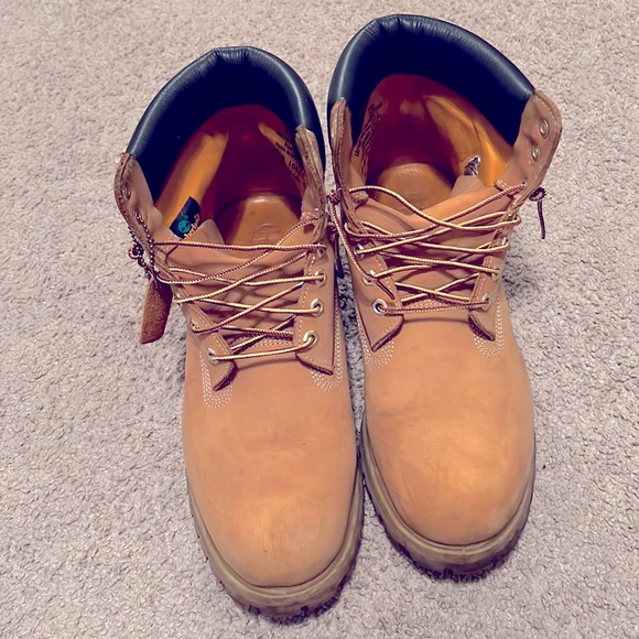Size 12 worn a couple times but still new the bottoms is clear